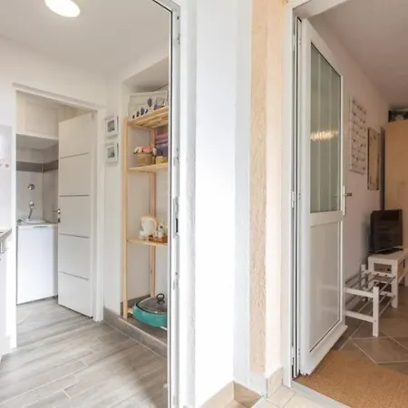 Sanja Apartment *